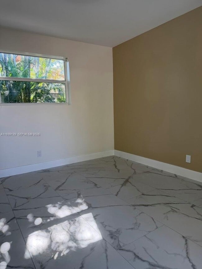 Building Photo - 1811 N 40th Ave