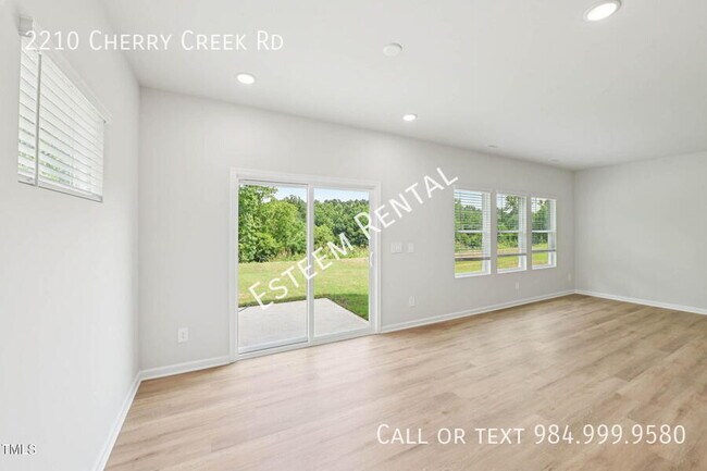 Building Photo - 2210 Cherry Crk Rd