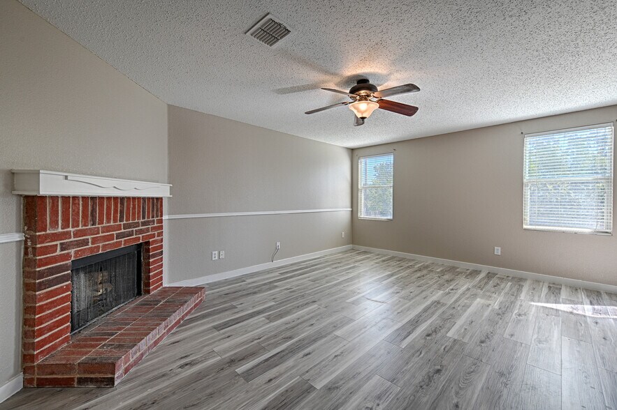 Building Photo - 5909 Thoroughbred Trl