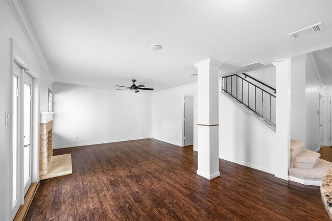 Building Photo - 12800 Meehan Dr