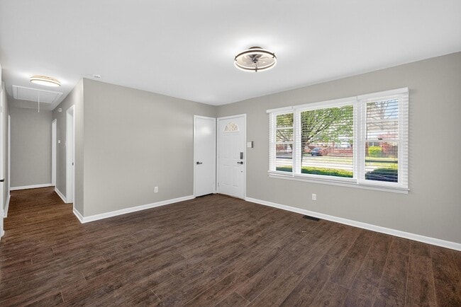 Building Photo - 1994 Brynell Dr