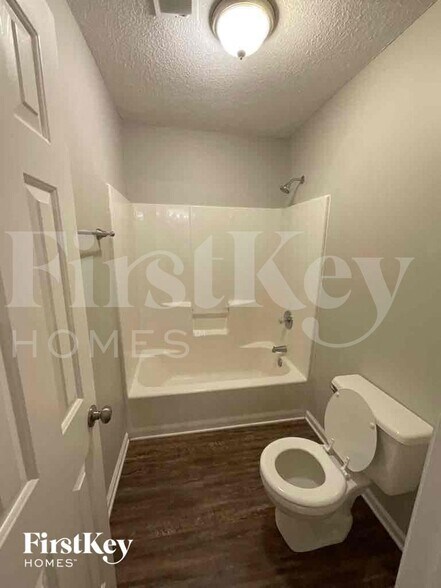 Building Photo - 3396 Forest Glen Dr