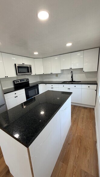 Building Photo - 414 Phippen Waiters Rd