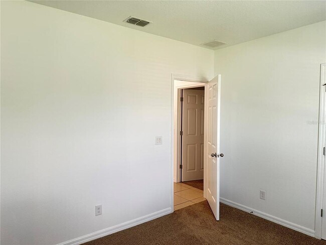 Building Photo - 477 Kestrel Dr