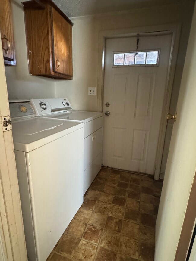 Building Photo - 313 NW 3rd St