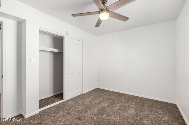 Building Photo - 4718 W Orangewood Ave
