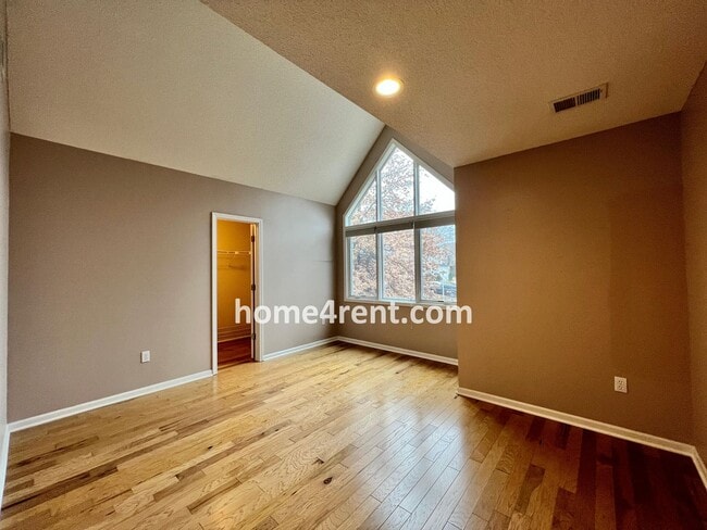 Building Photo - Beautiful Four Bedroom Home in Blue Valley...