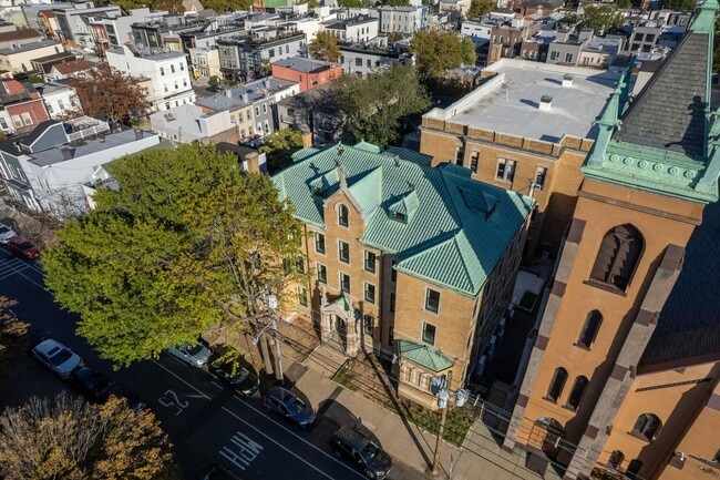 Building Photo - 166 Hancock Ave
