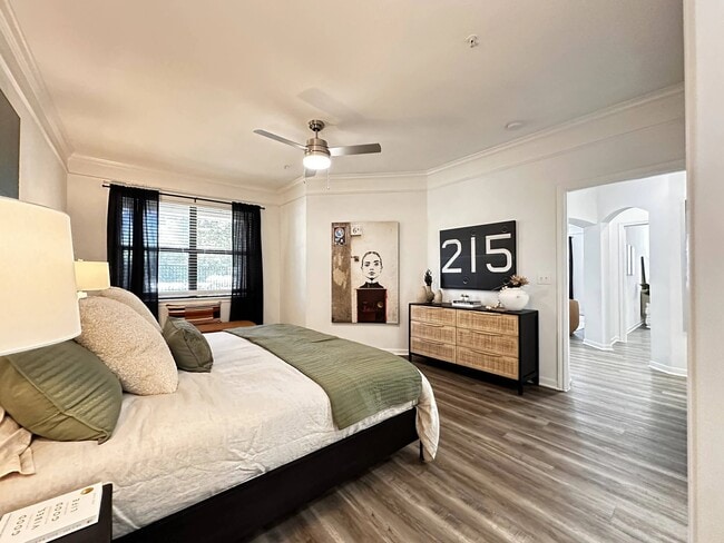 Building Photo - Luxury + Location: Limited-Time Savings!