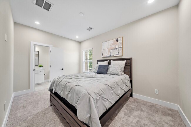 Building Photo - 11 Wellford St