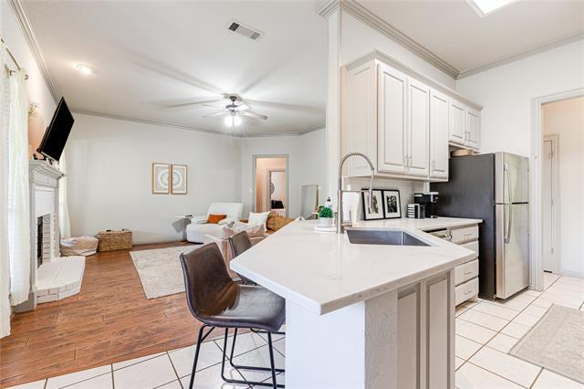 Building Photo - 231 E Vine St