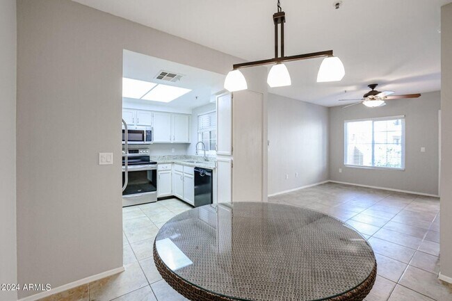 Building Photo - Resort-Style Aventura Condo