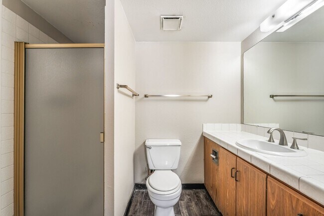 Building Photo - 2 Bedroom, 2 Bathroom Condo unit in a Gate...