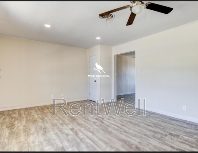 Building Photo - 1404 E Reppto St