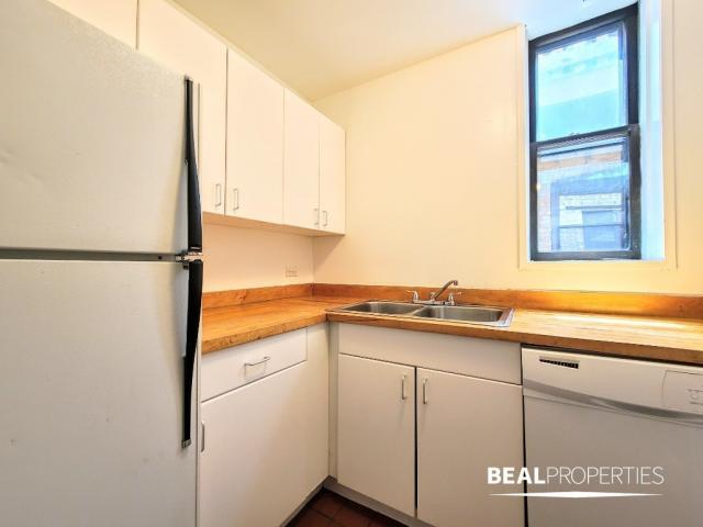 Building Photo - 2 bedroom in CHICAGO IL 60657