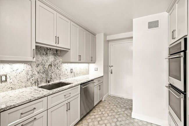 Building Photo - 19 Chauncy St