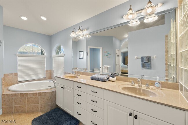 Building Photo - 414 SW 47th St