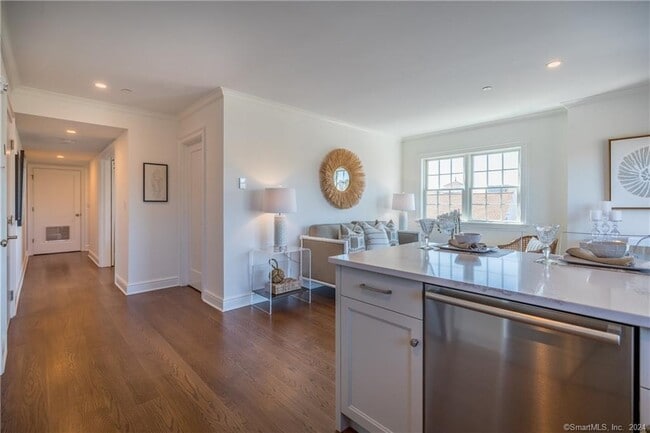 Building Photo - 201 Main St