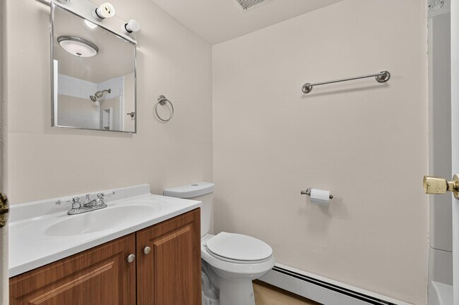 Building Photo - 364 Princeton Ave