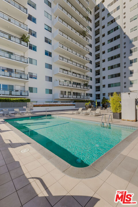 Building Photo - 1155 N La Cienega Blvd