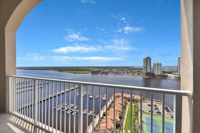 Building Photo - St Johns River Views!