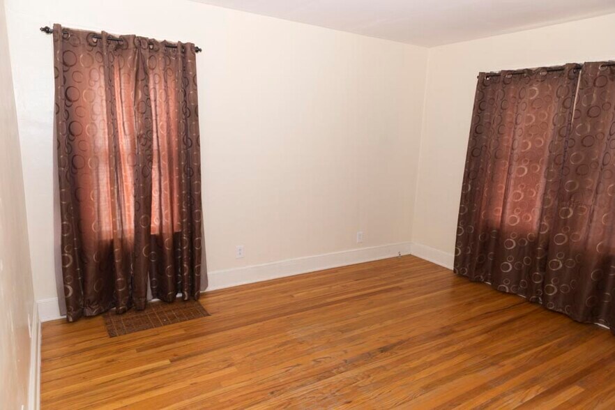 Livingroom - 31 Clarendon St