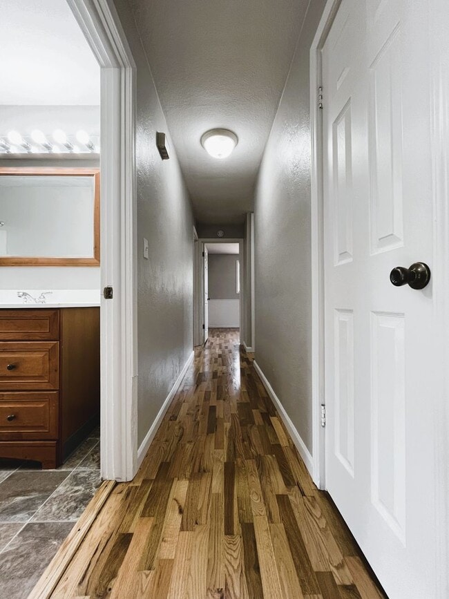 Building Photo - (OWE) 3 bed 2 bath home in Cal Young Neigh...