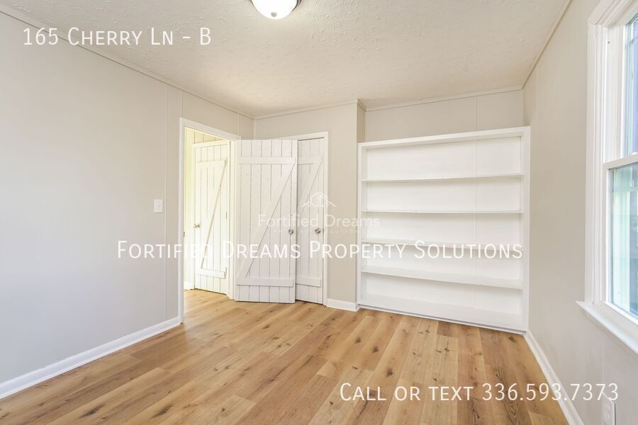 Building Photo - 165 Cherry Ln
