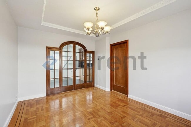 Building Photo - 16 Dunsmuir St