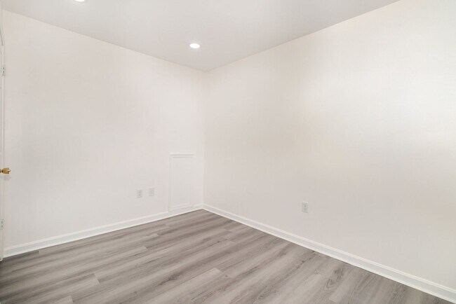 Building Photo - 6212 Spring Knoll Dr