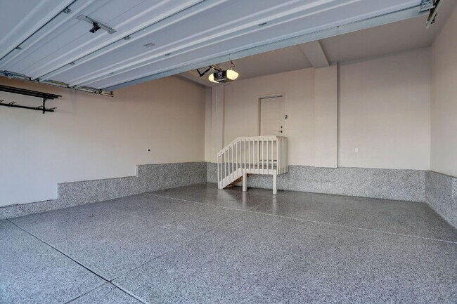 Building Photo - 1732 Stable View Dr