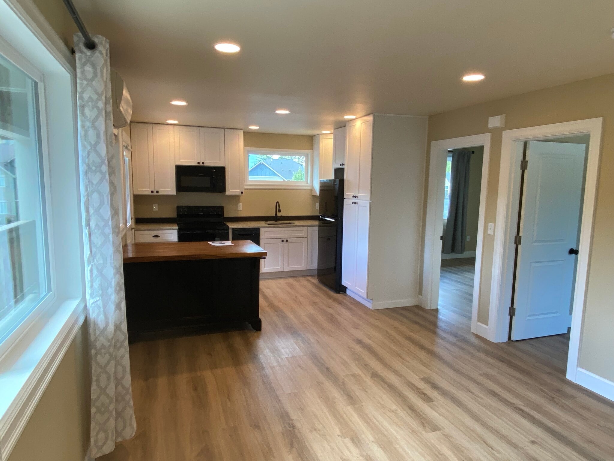 Lots of Light! - 1704 Eagles Nest Pl SE