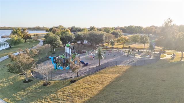 Building Photo - 2050 Lake Trail Dr