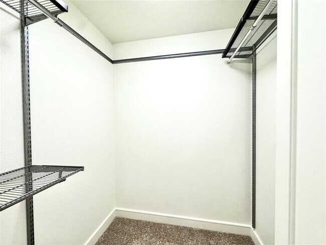 Building Photo - 2303 Mid Ln