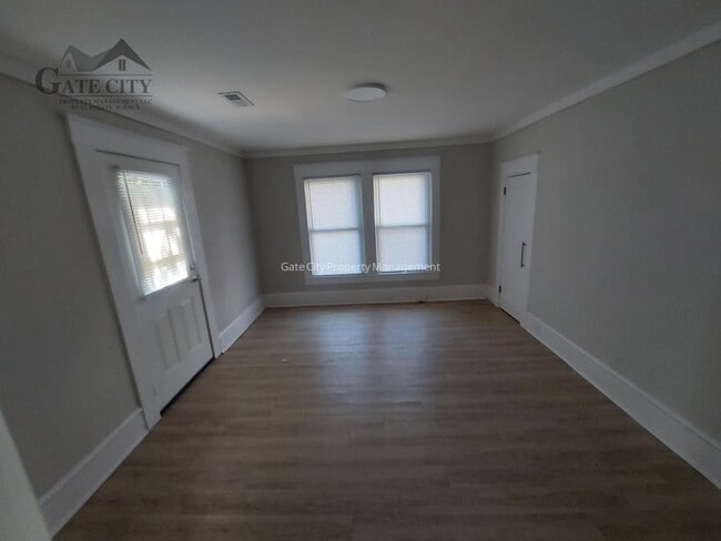 Building Photo - 1105 Adams St