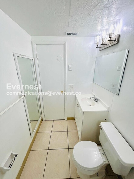 Building Photo - 3749 Beechwood Dr