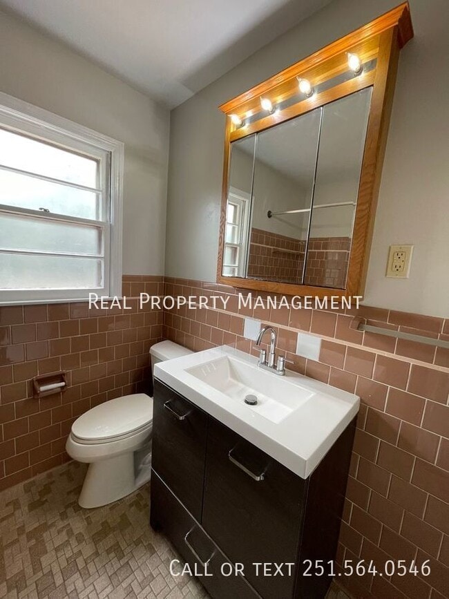 Building Photo - 914 Graymont Dr