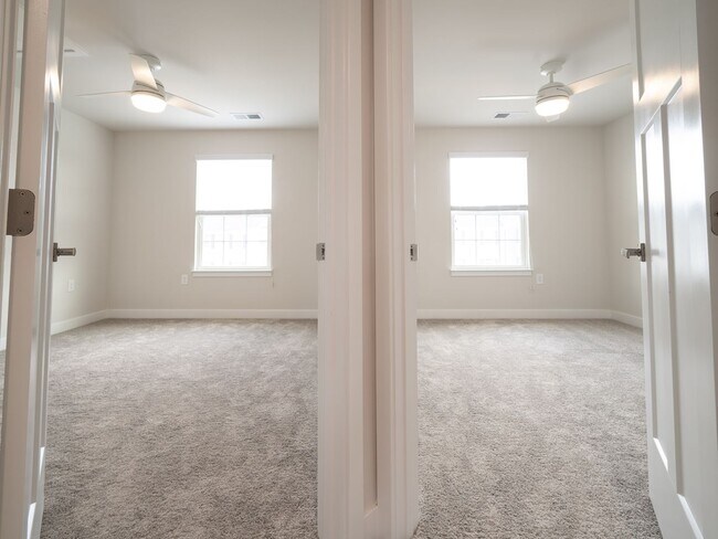 Building Photo - Townhome on the Chapel Hill/Durham line- Available August 7th