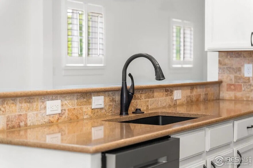 Building Photo - 5020 Cinquefoil Ln