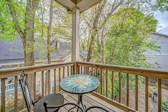 Building Photo - 739 Saint Charles Ave NE