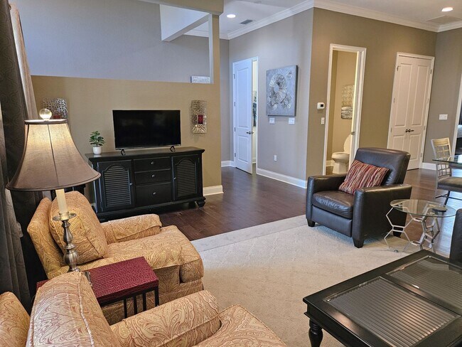 Building Photo - Seasonal Short-Term 2 Bedroom, 2.5 Bath Multi-Level Condo with Balcony and Patio located on Venic...