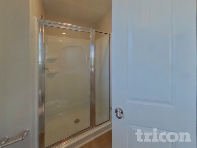 Building Photo - 2124 Southlea Dr