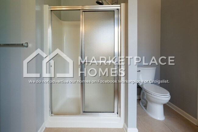 Building Photo - 512 Marble Falls