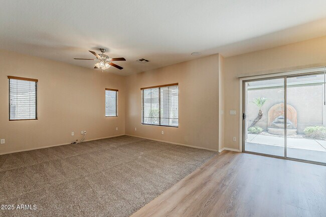Building Photo - 519 E Rainbow Dr