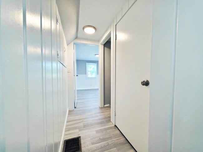 Building Photo - 4 Bed - 1 Bath Cape Cod for Rent