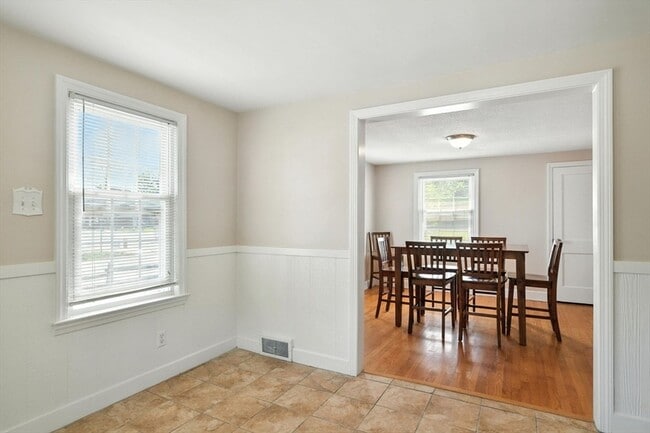 Building Photo - 1118 Boston Rd