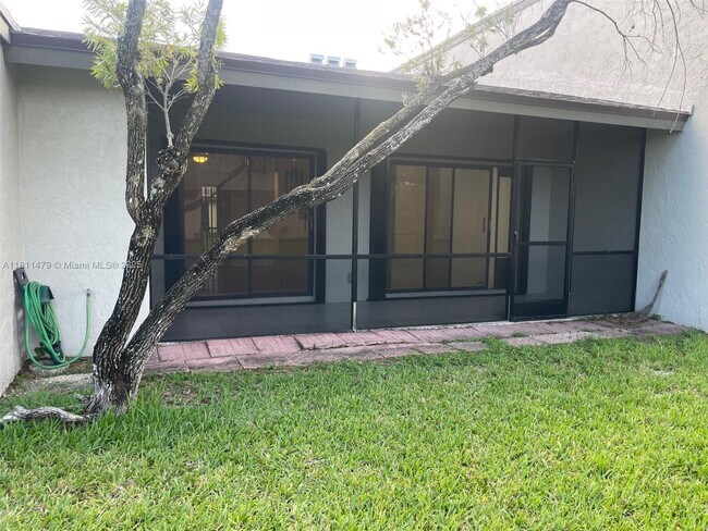 Building Photo - 449 Lakeview Dr