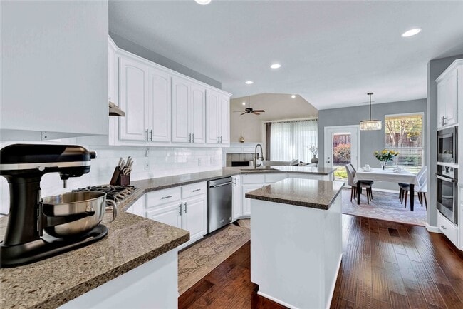 Building Photo - 7305 Oak Leaf Dr