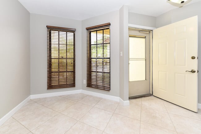 Building Photo - 10298 Hidden Springs Ct