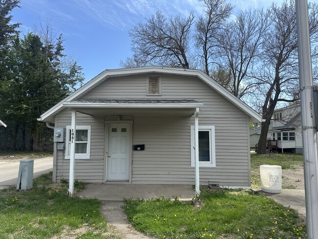 Building Photo - 105 E Dartmouth St